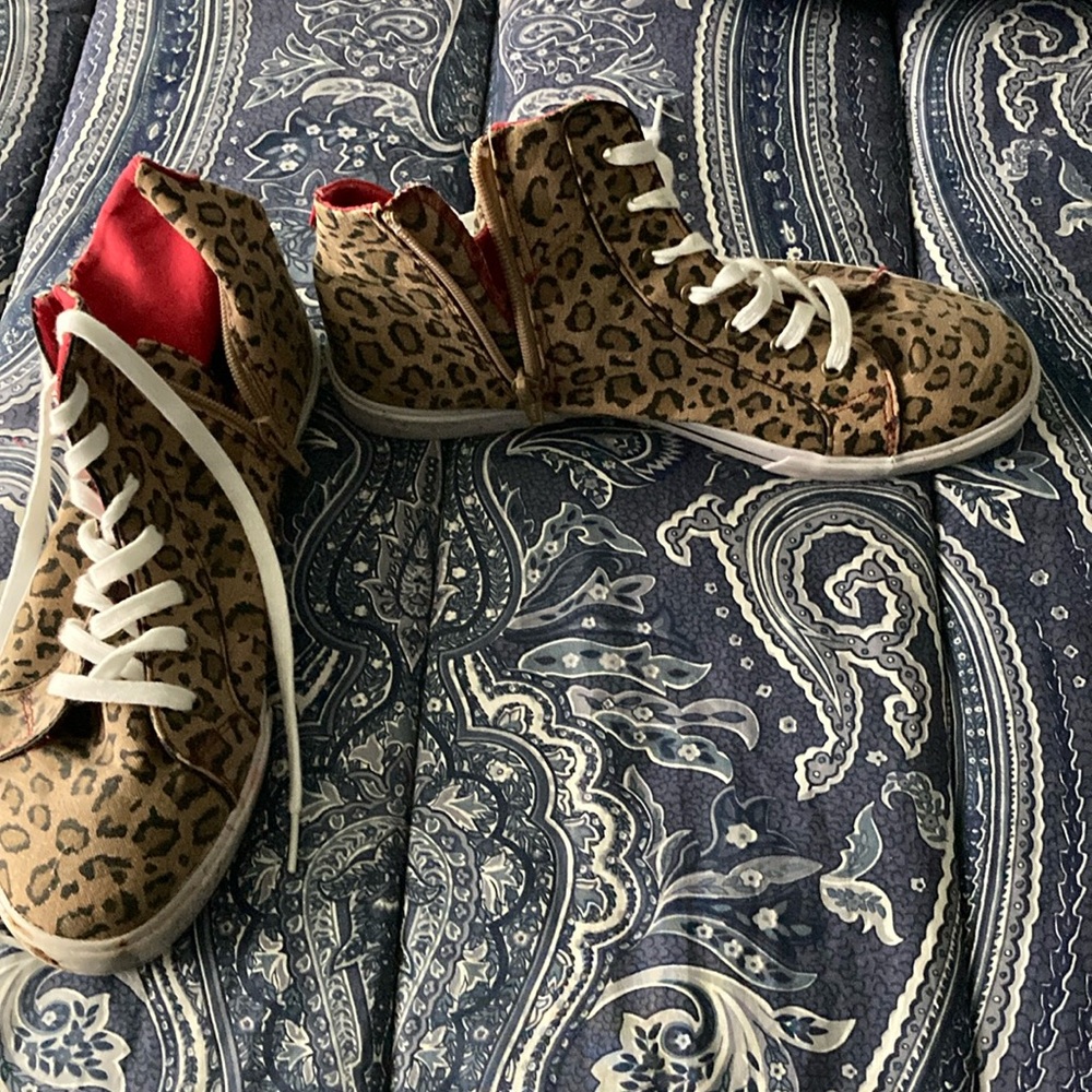 Shoes
high tops